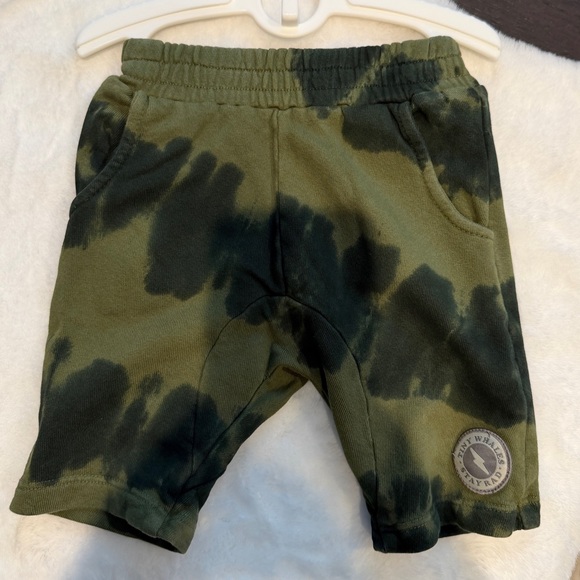 MUNSTER Hoodies & Sweats - $25 tops, $15 bottoms. Buy 3 pieces get 1 FREE‼️ - Picture 5 of 13